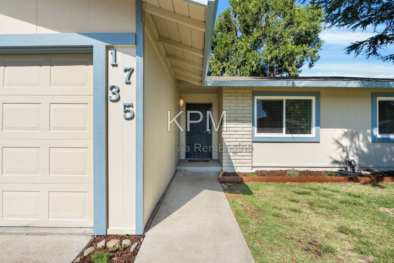 1735 Kingwood Ave - Photo 2 of 32