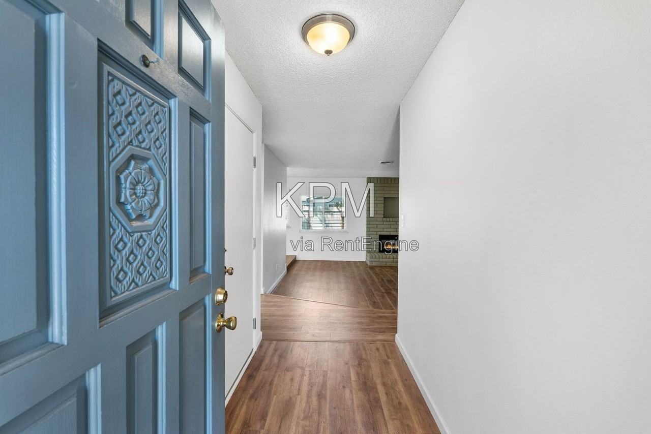 1735 Kingwood Ave - Photo 4 of 32