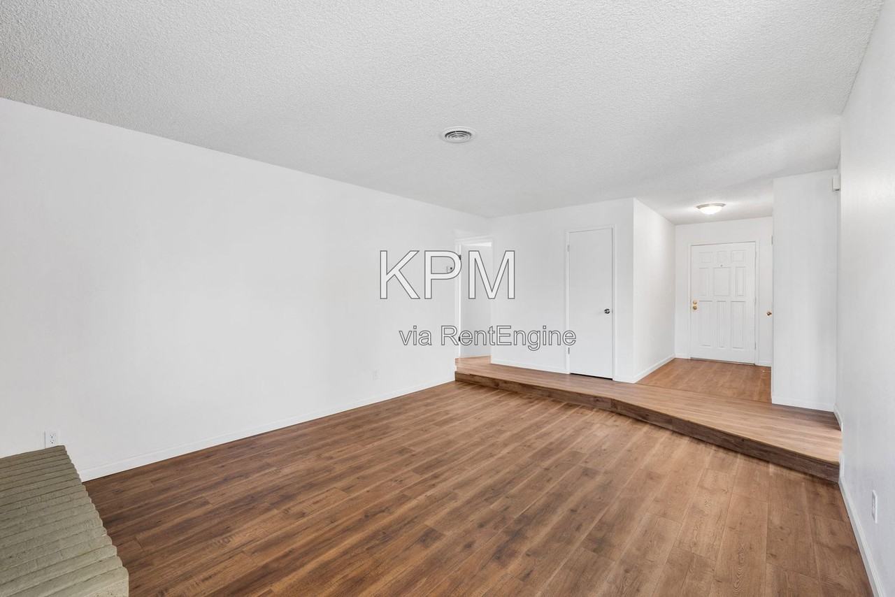 1735 Kingwood Ave - Photo 6 of 32