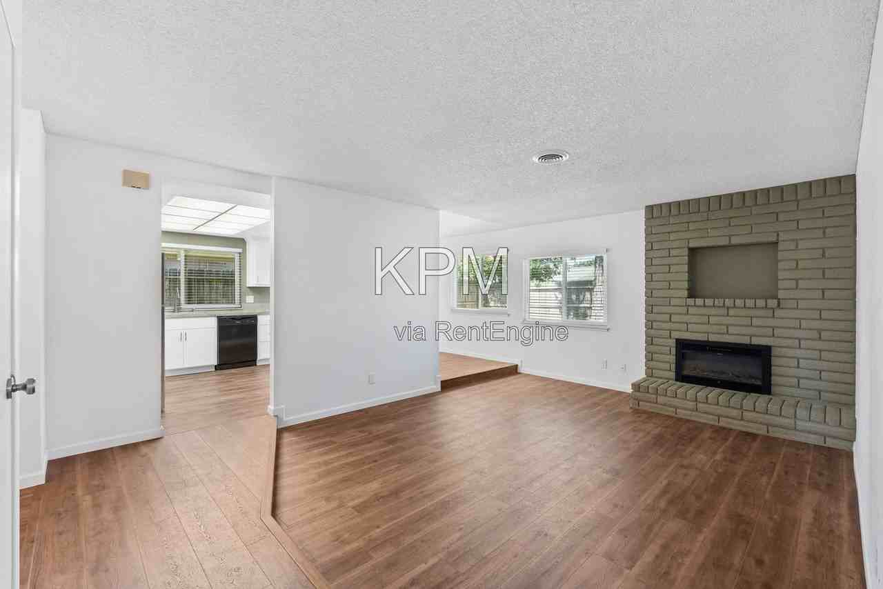 1735 Kingwood Ave - Photo 7 of 32