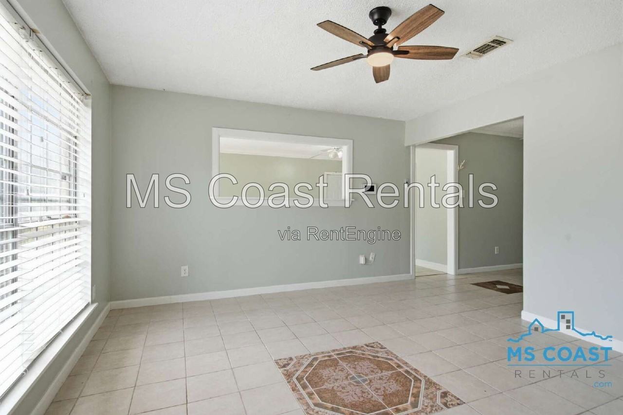 657 Octave St - Photo 3 of 25