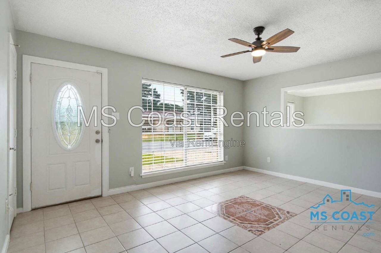657 Octave St - Photo 4 of 25