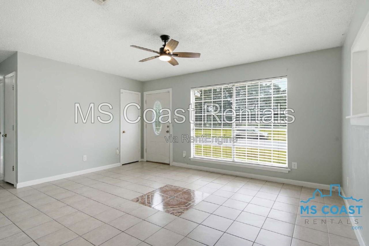 657 Octave St - Photo 5 of 25