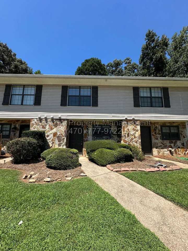 2506 Hidden Cove Ct #C - Photo 2 of 26