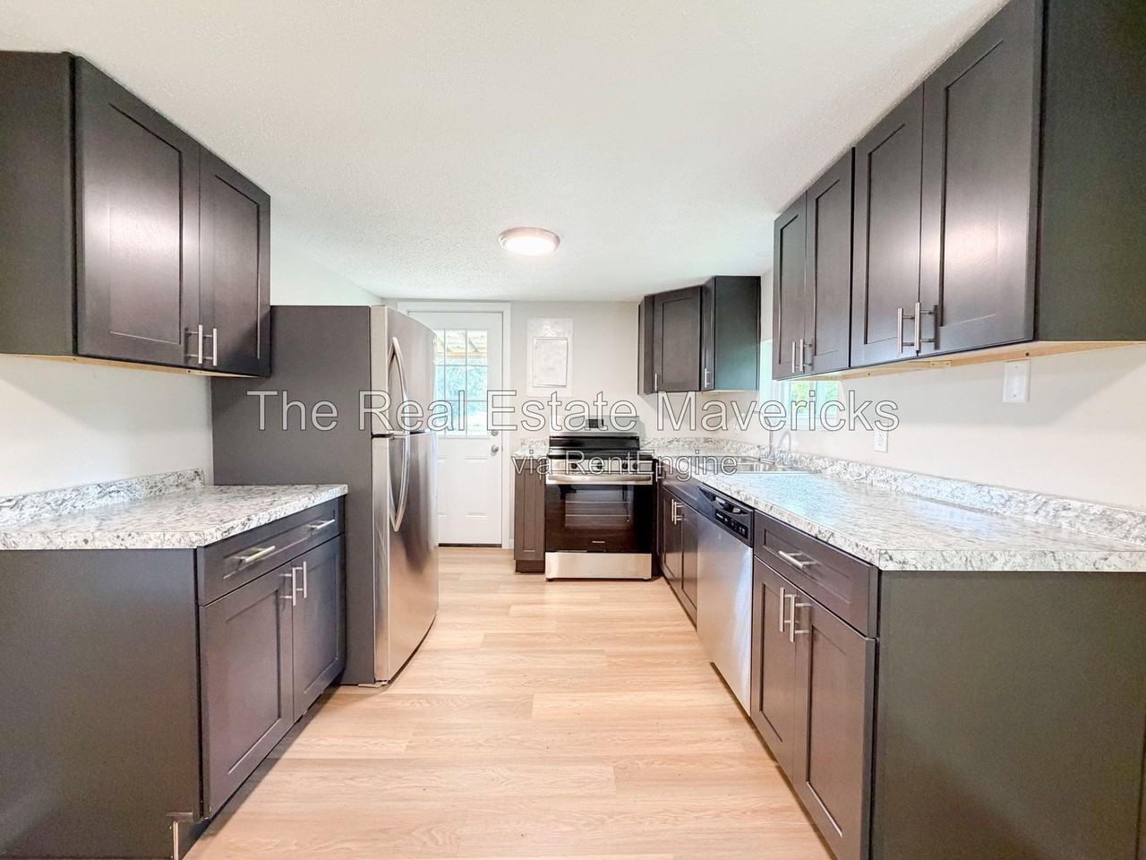 132 Edgewood St - Photo 5 of 21