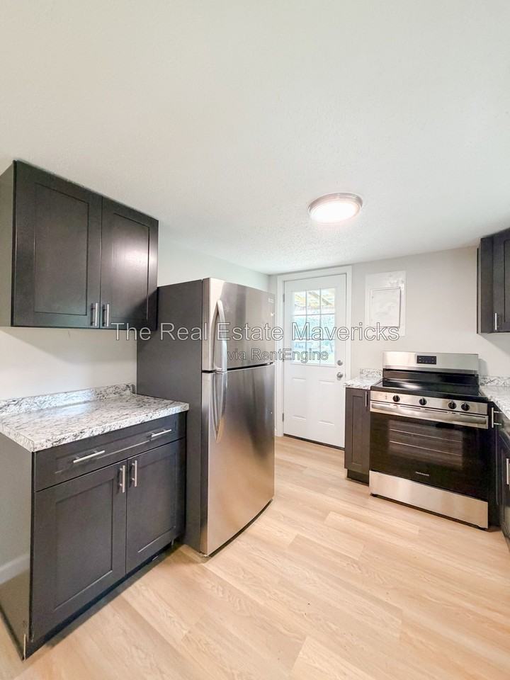 132 Edgewood St - Photo 6 of 21