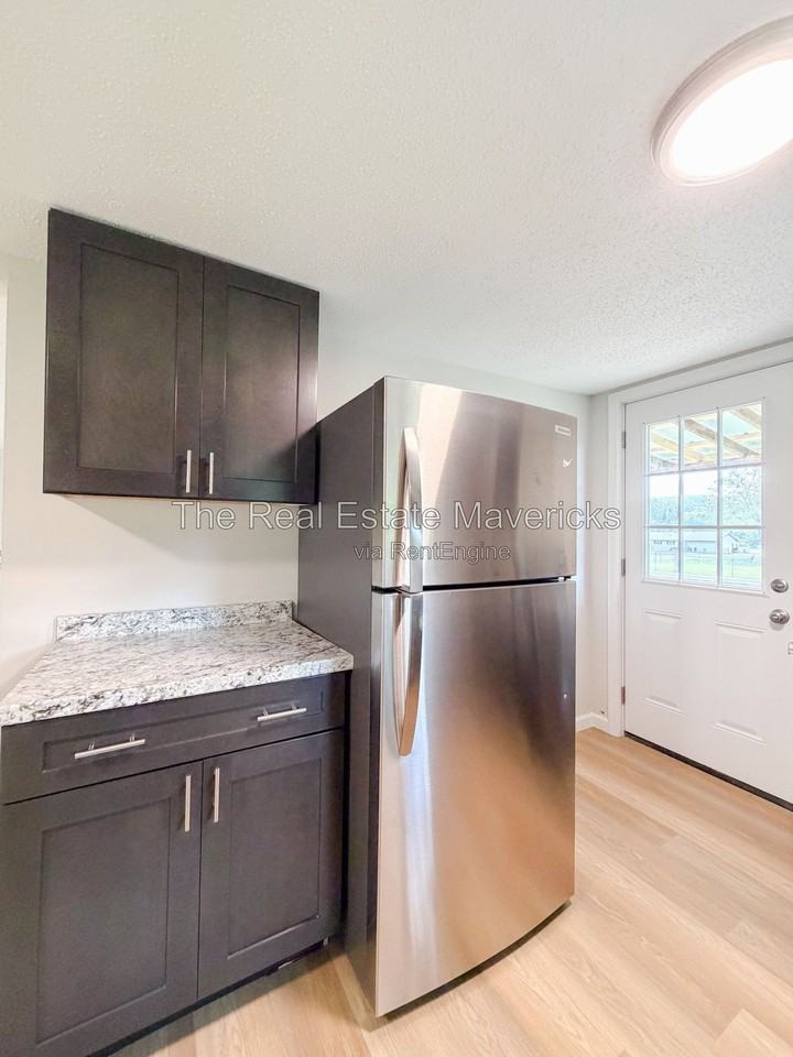 132 Edgewood St - Photo 7 of 21