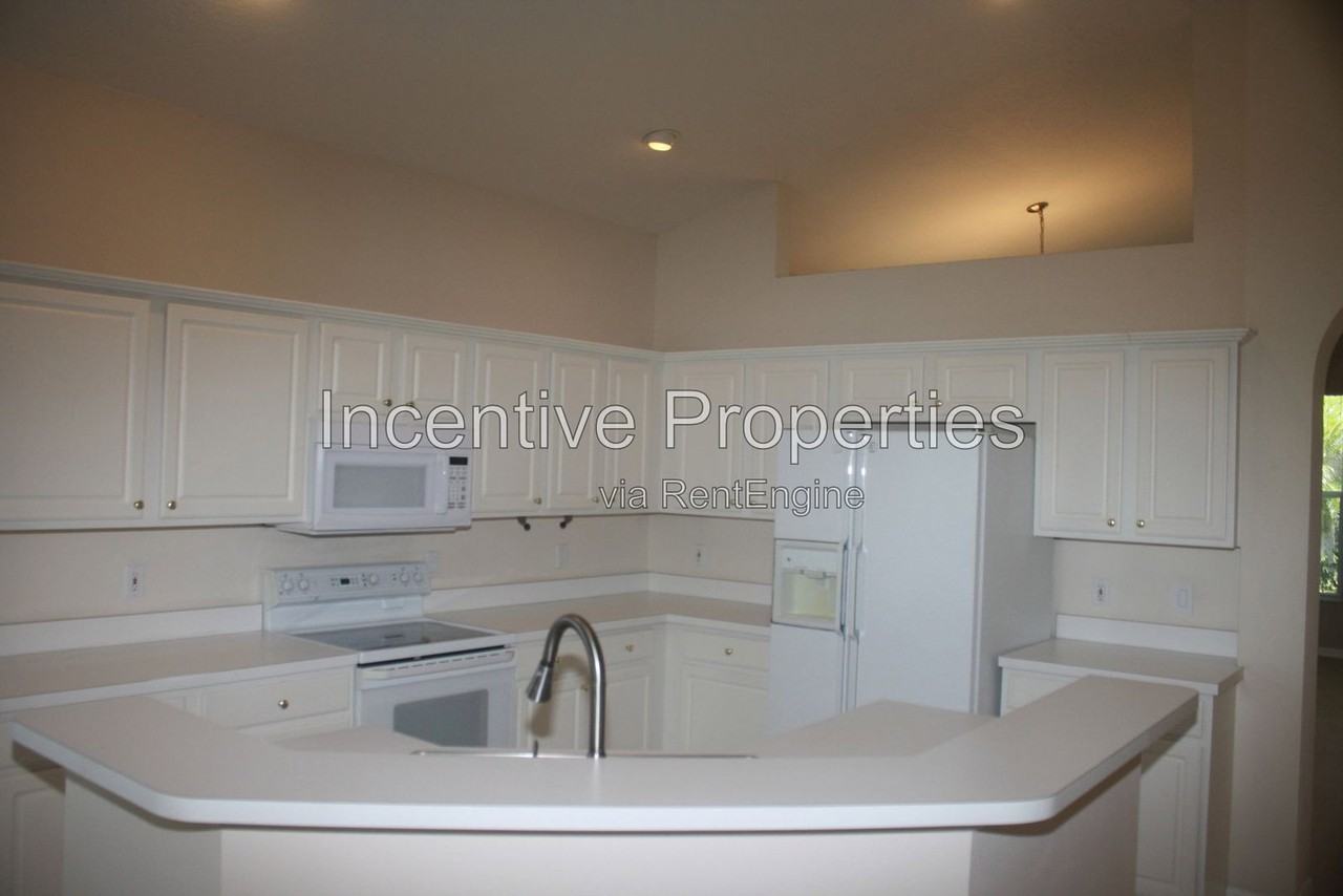 817 Lakeworth Cir - Photo 7 of 33