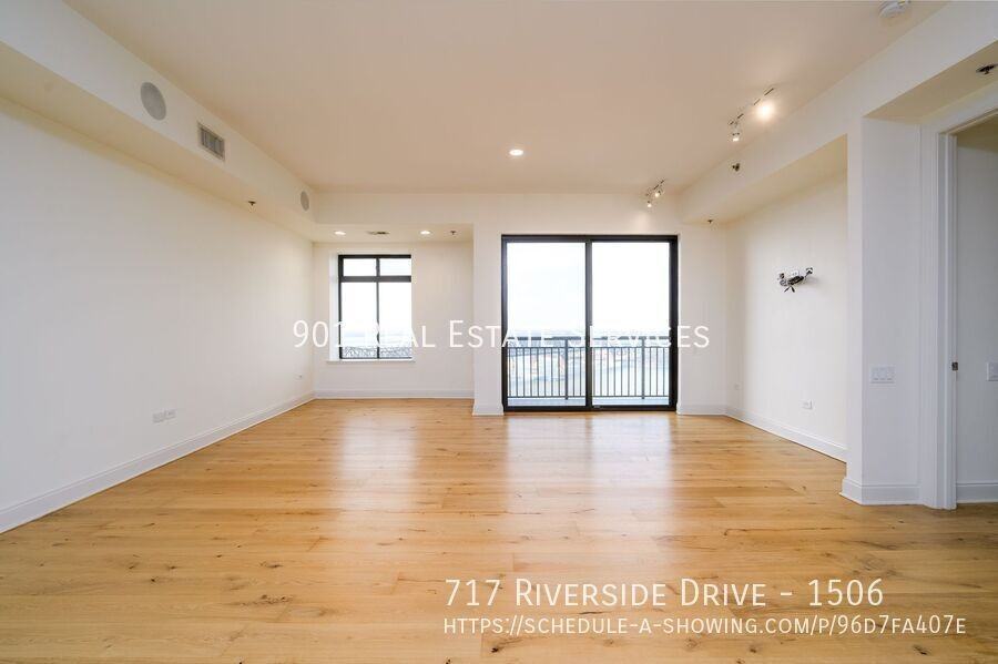 717 Riverside Dr #1506 - Photo 3 of 24