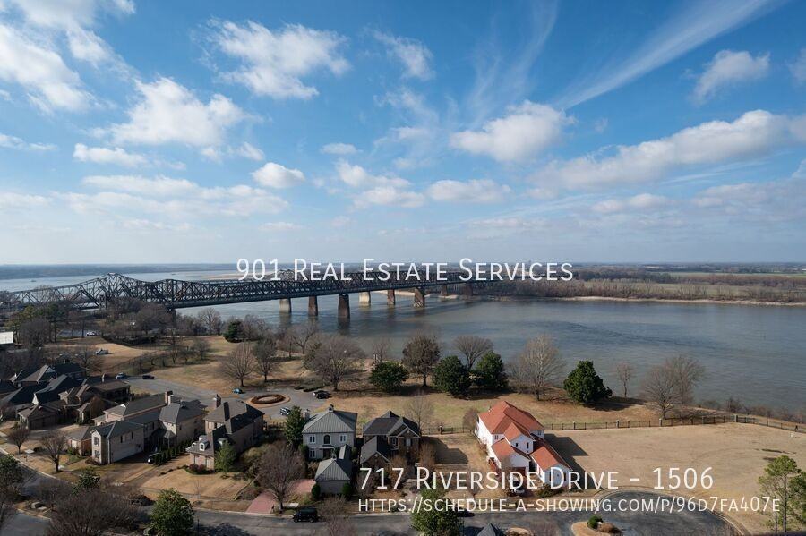 717 Riverside Dr #1506 - Photo 7 of 24
