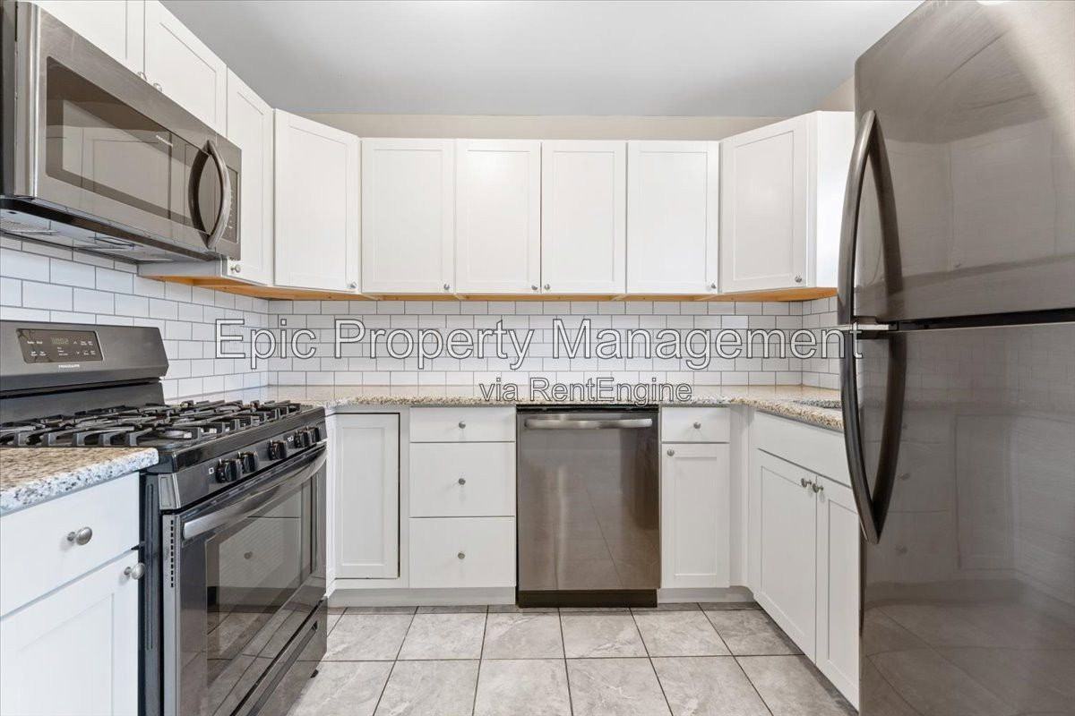 16268 Lauren St - Photo 2 of 10