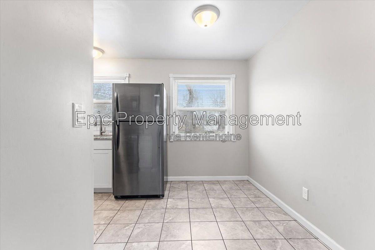 16268 Lauren St - Photo 3 of 10