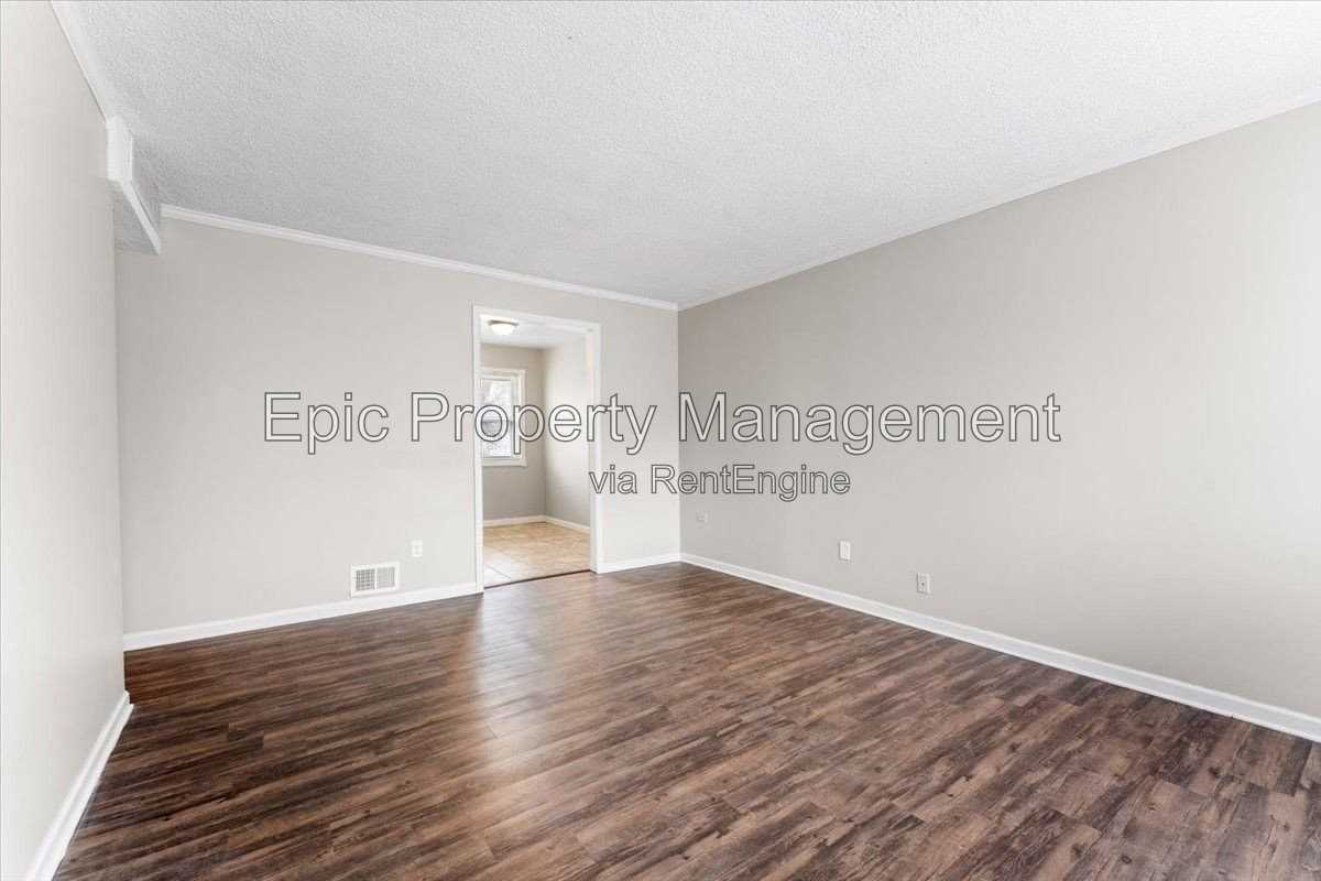 16268 Lauren St - Photo 6 of 10