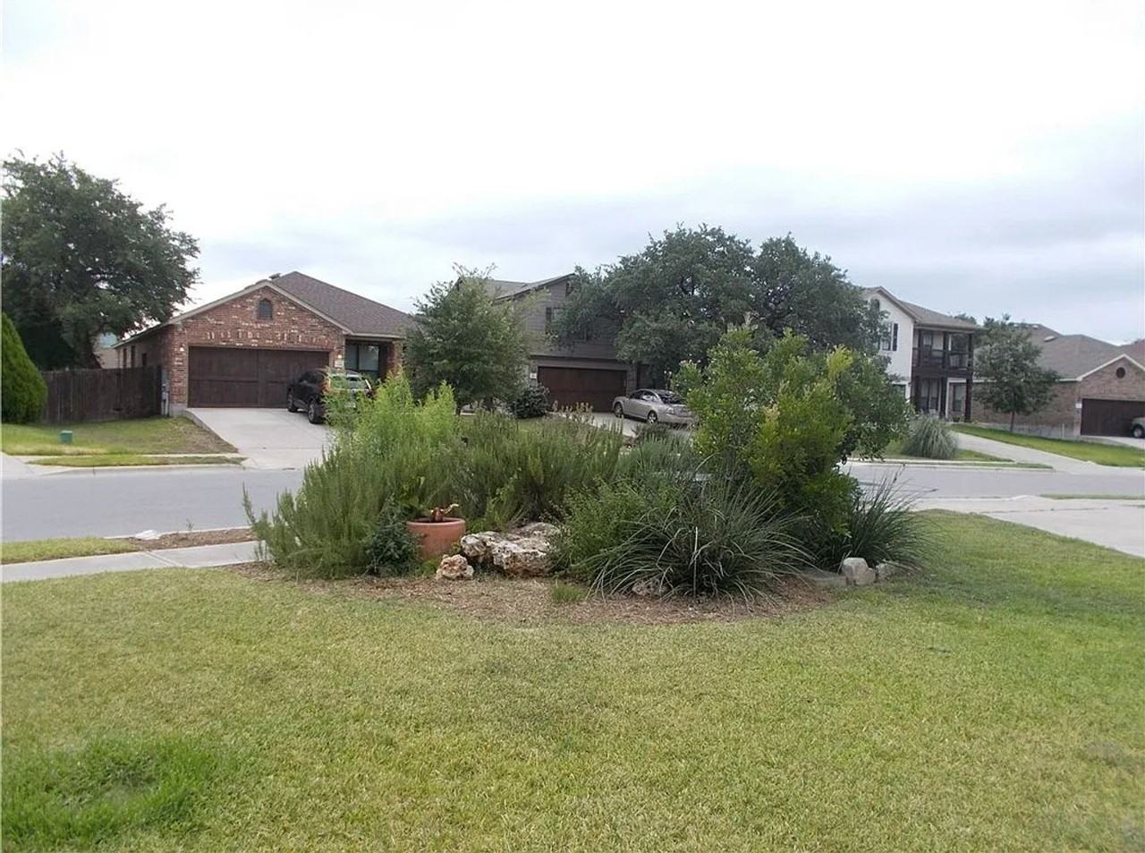 2207 Old Sterling Rd - Photo 2 of 24