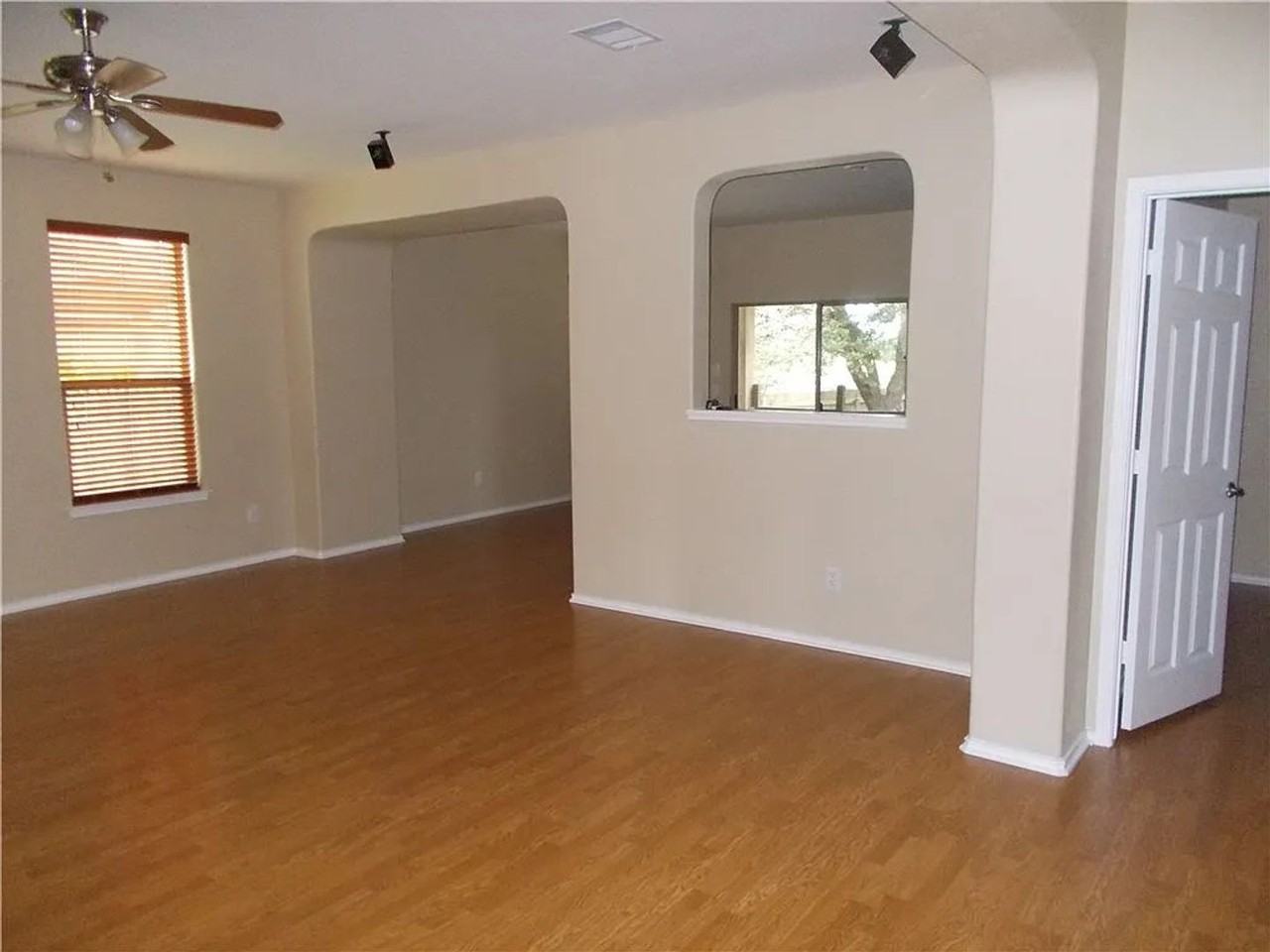 2207 Old Sterling Rd - Photo 4 of 24
