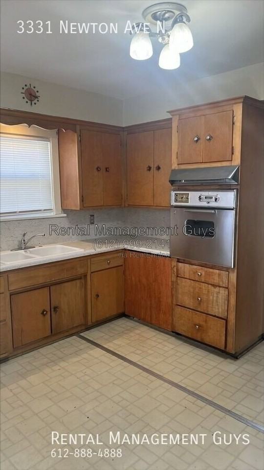 3331 Newton Ave N - Photo 3 of 11