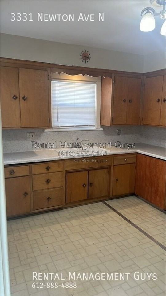3331 Newton Ave N - Photo 4 of 11