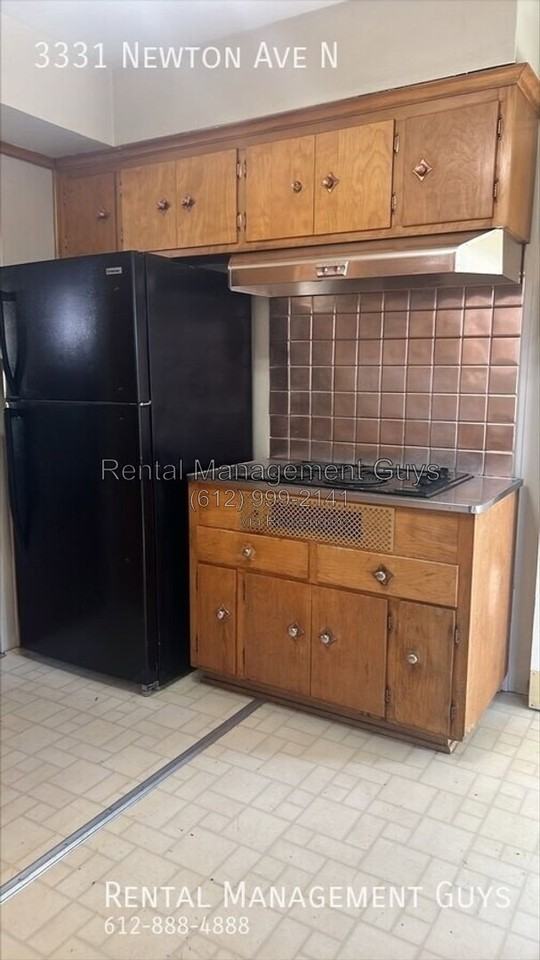 3331 Newton Ave N - Photo 5 of 11