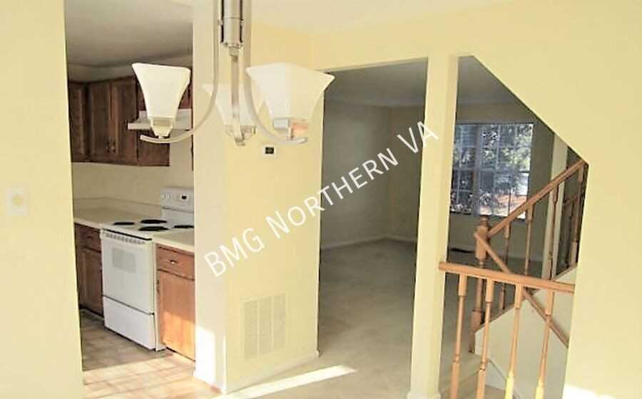 6625 Rockleigh Way - Photo 4 of 16