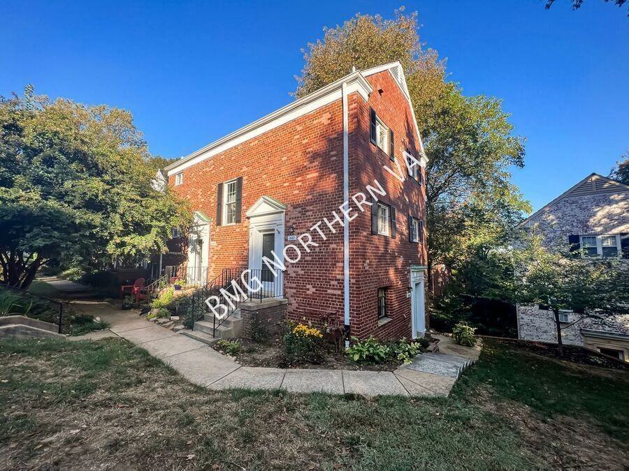 1647 Fitzgerald Ln - Photo 2 of 34