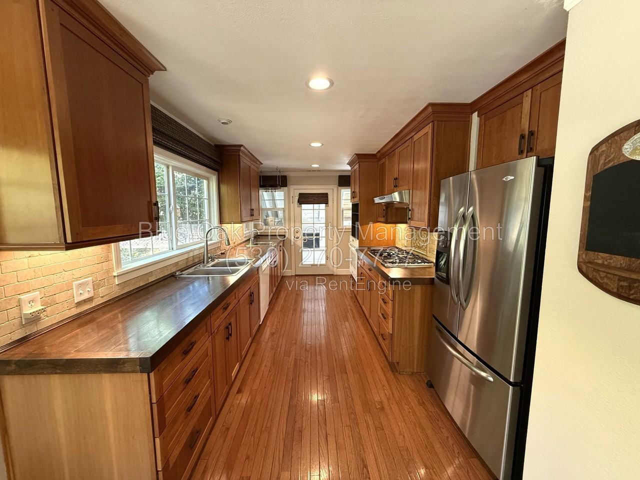 687 E 8th St - Photo 4 of 13