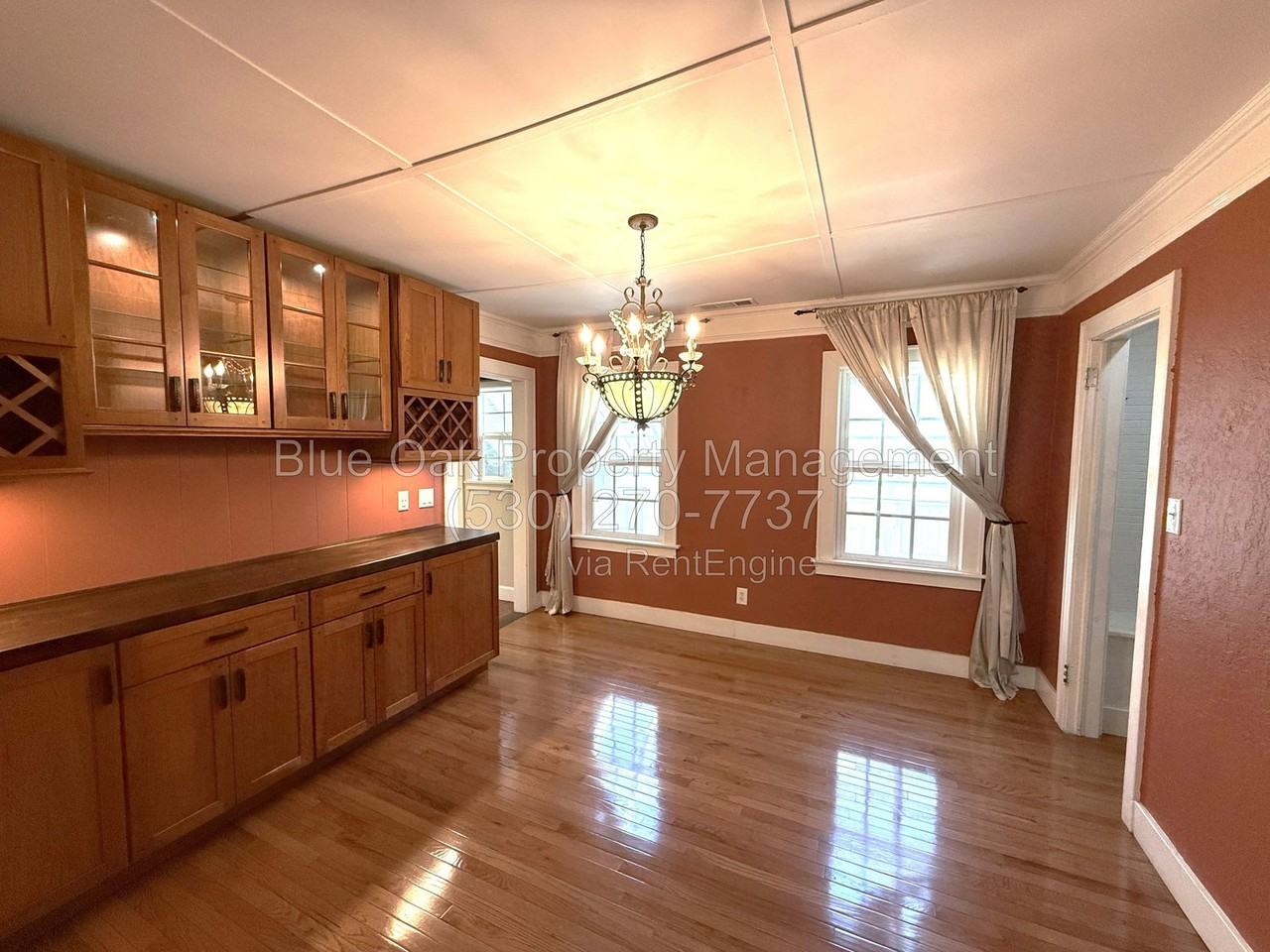 687 E 8th St - Photo 6 of 13