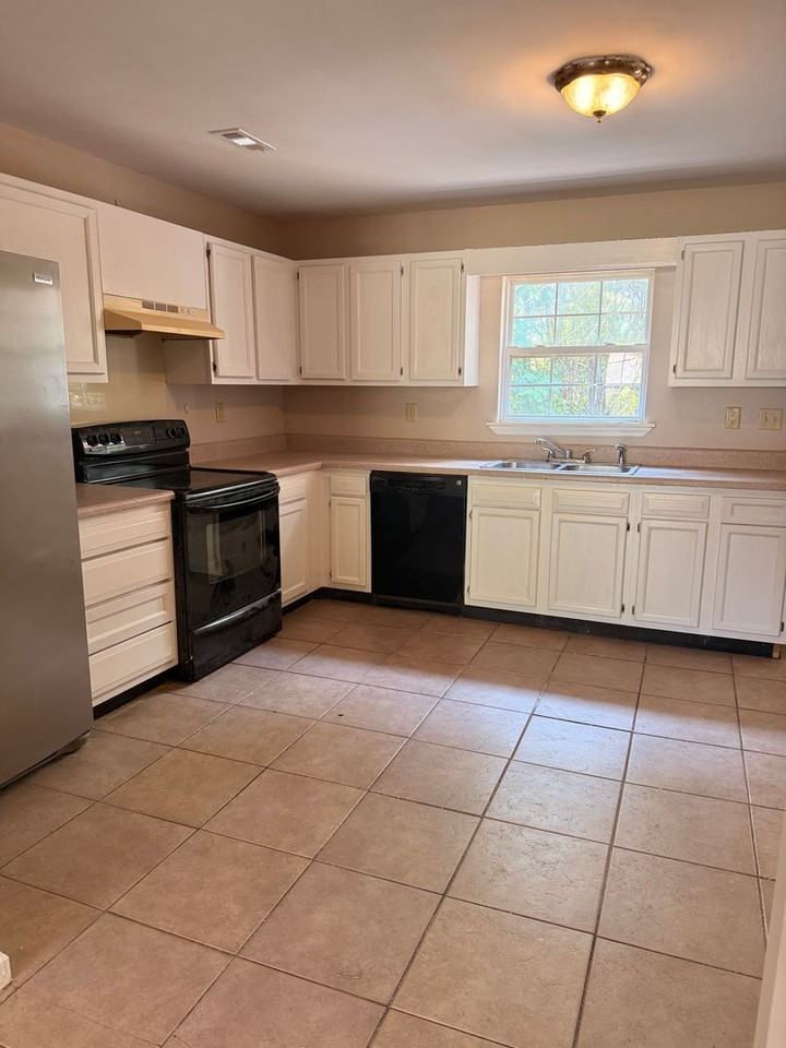 57 Ashley Lauren Ln - Photo 5 of 14