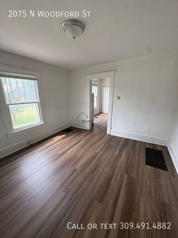 2075 N Woodford St - Photo 2 of 6