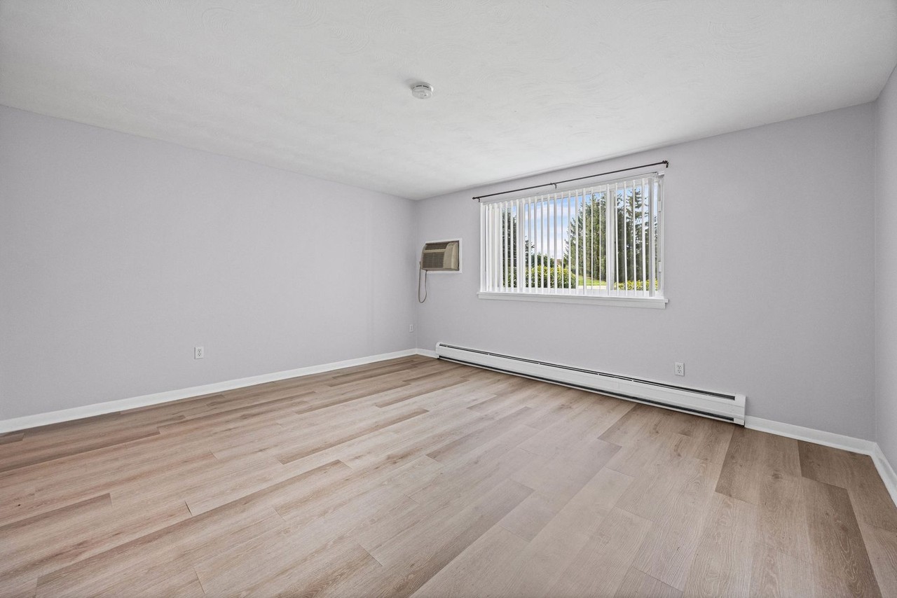 8 Hickory Manor Dr #5 - Photo 3 of 42