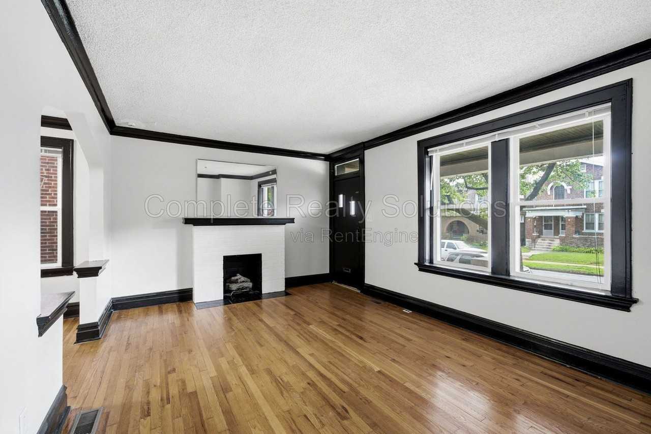 5055 Lindenwood Ave #1F - Photo 3 of 36