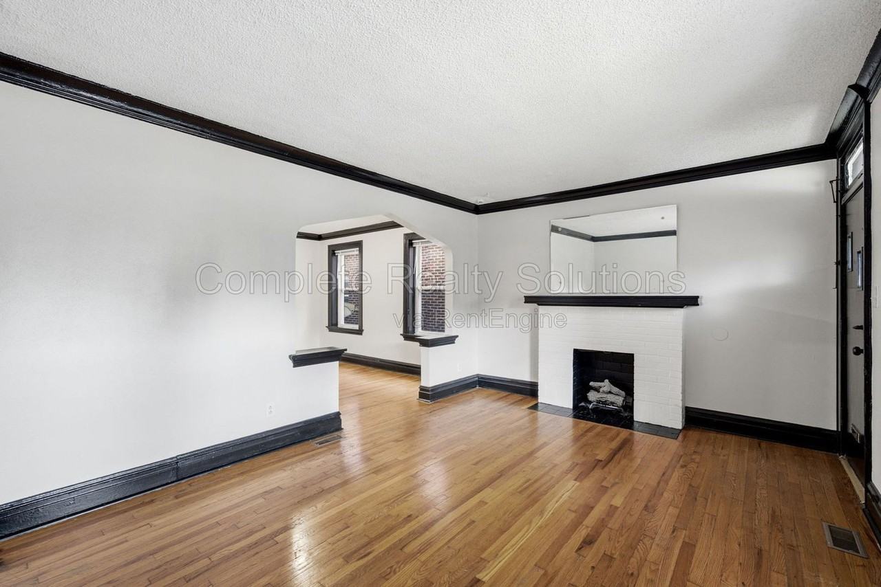5055 Lindenwood Ave #1F - Photo 4 of 36