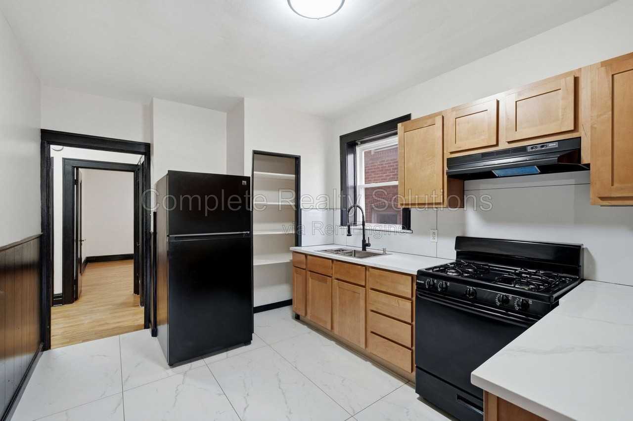5055 Lindenwood Ave #1F - Photo 5 of 36