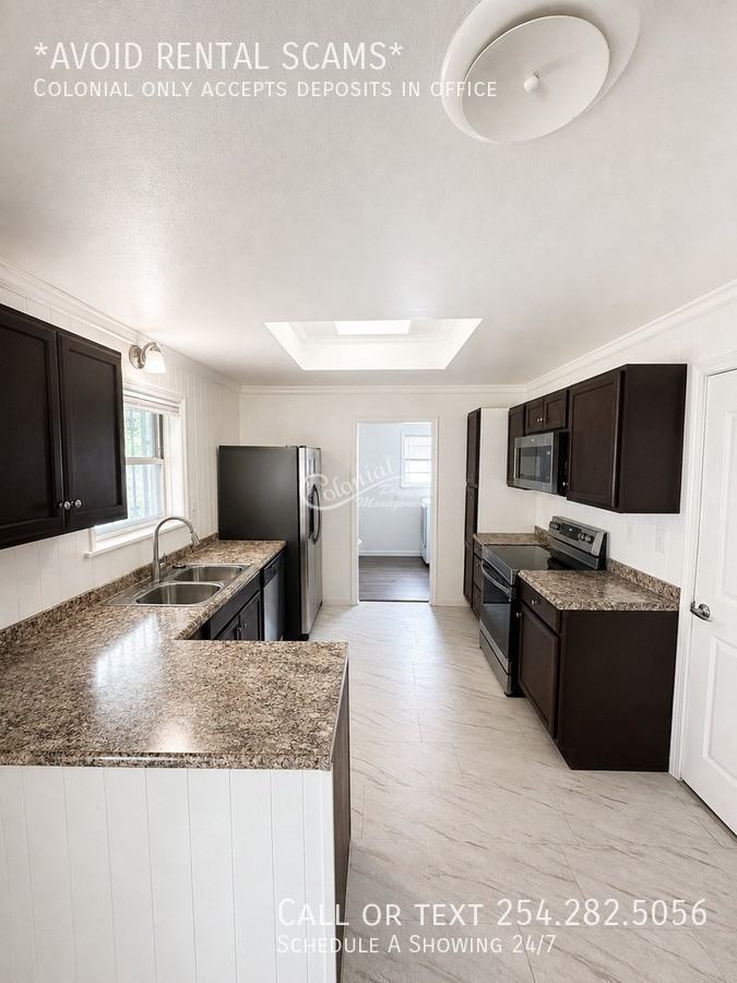 2203 Athens St - Photo 4 of 11