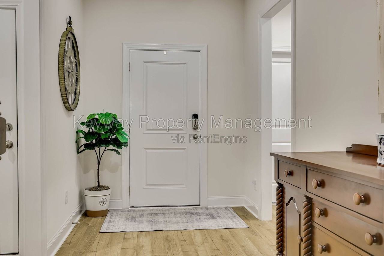 128 Fitzsimmons Dr - Photo 4 of 47