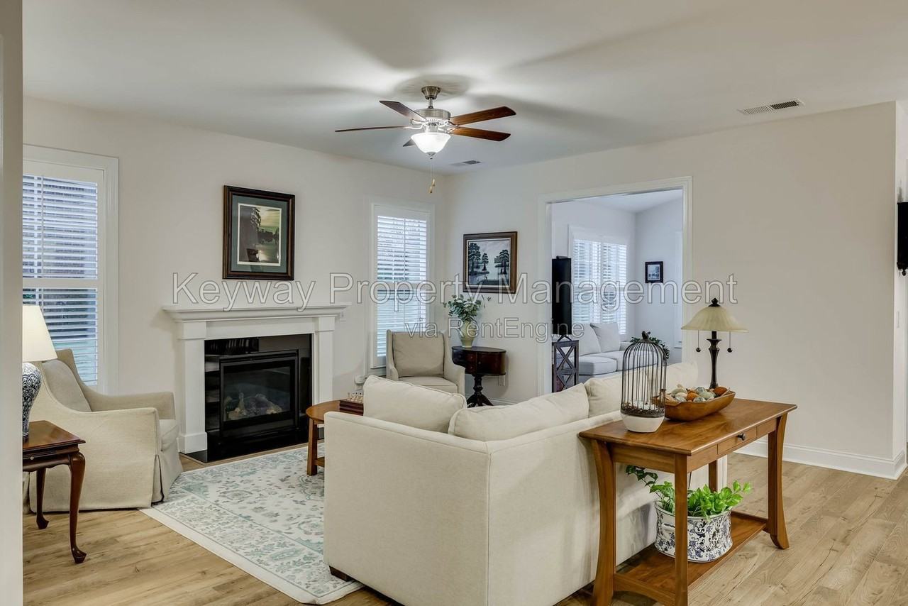 128 Fitzsimmons Dr - Photo 6 of 47