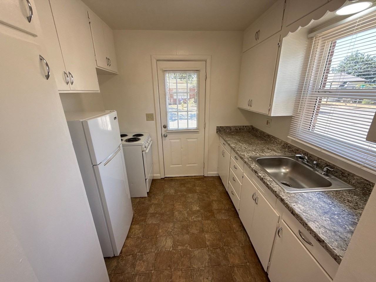 390 17th St Se - Photo 6 of 15