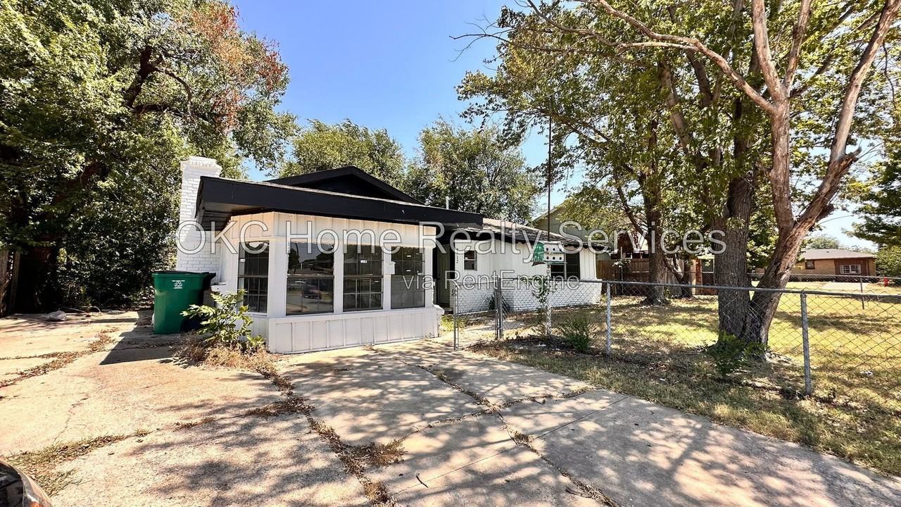 4712 S Blackwelder Ave - Photo 2 of 19