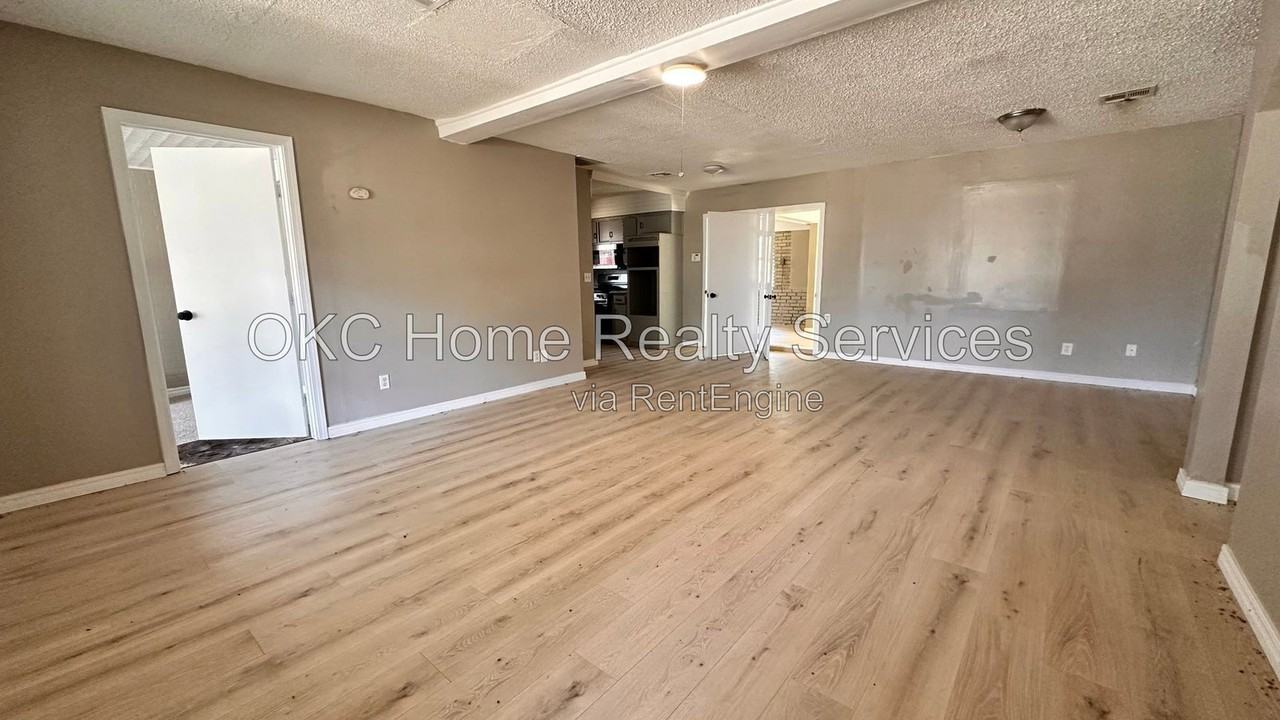 4712 S Blackwelder Ave - Photo 3 of 19