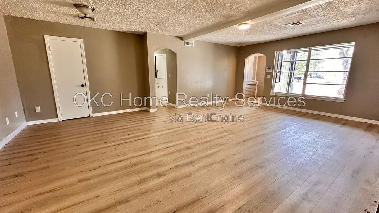 4712 S Blackwelder Ave - Photo 4 of 19