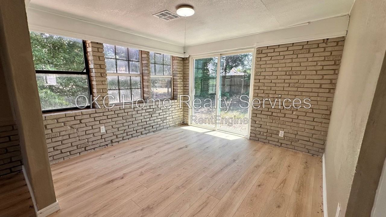 4712 S Blackwelder Ave - Photo 5 of 19