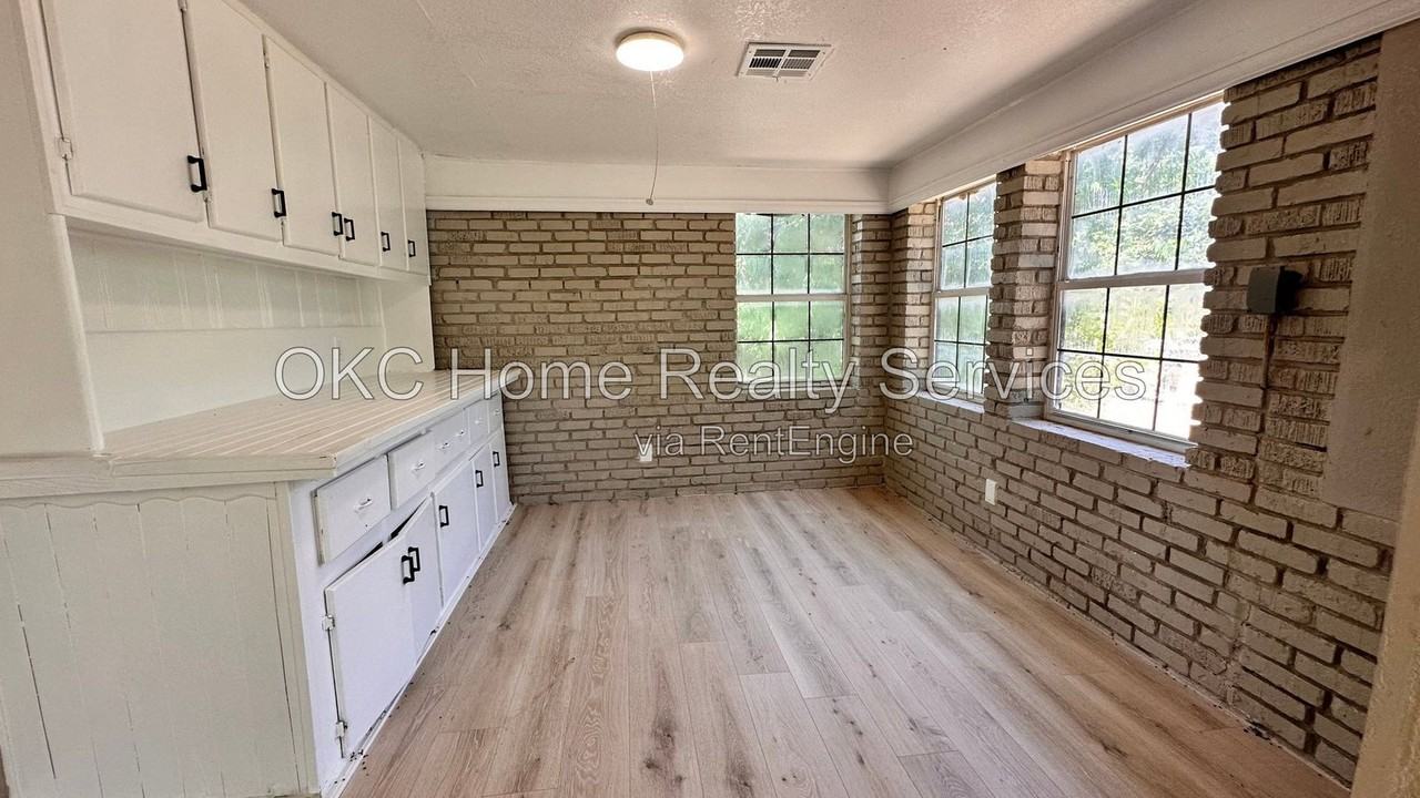 4712 S Blackwelder Ave - Photo 6 of 19