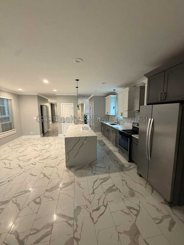3014 W Warren Blvd #1 - Photo 5 of 14