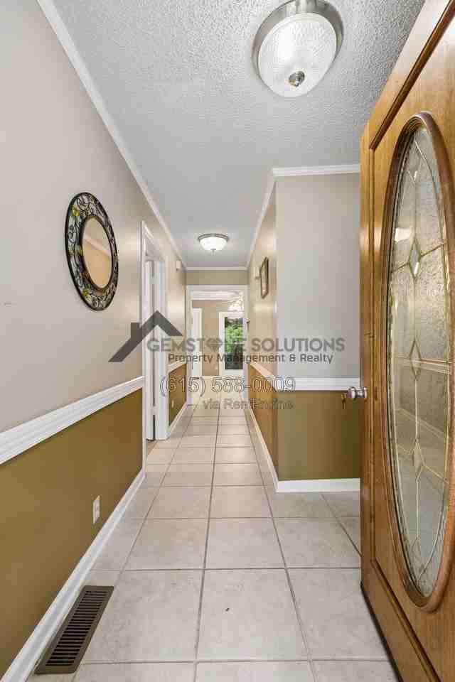 1912 Graceland Dr - Photo 2 of 50