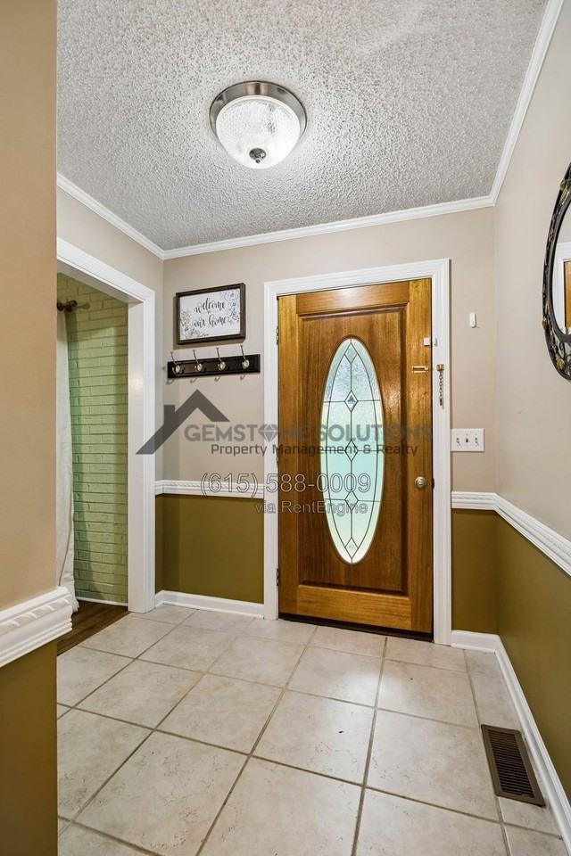 1912 Graceland Dr - Photo 4 of 50