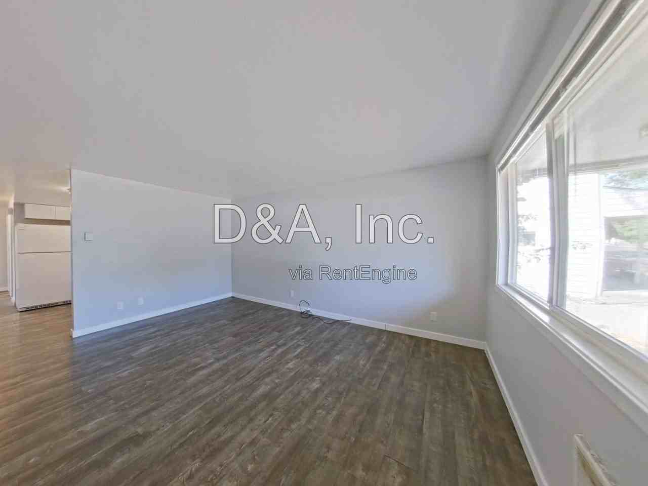 826 3rd Ave Se #826 - Photo 3 of 13