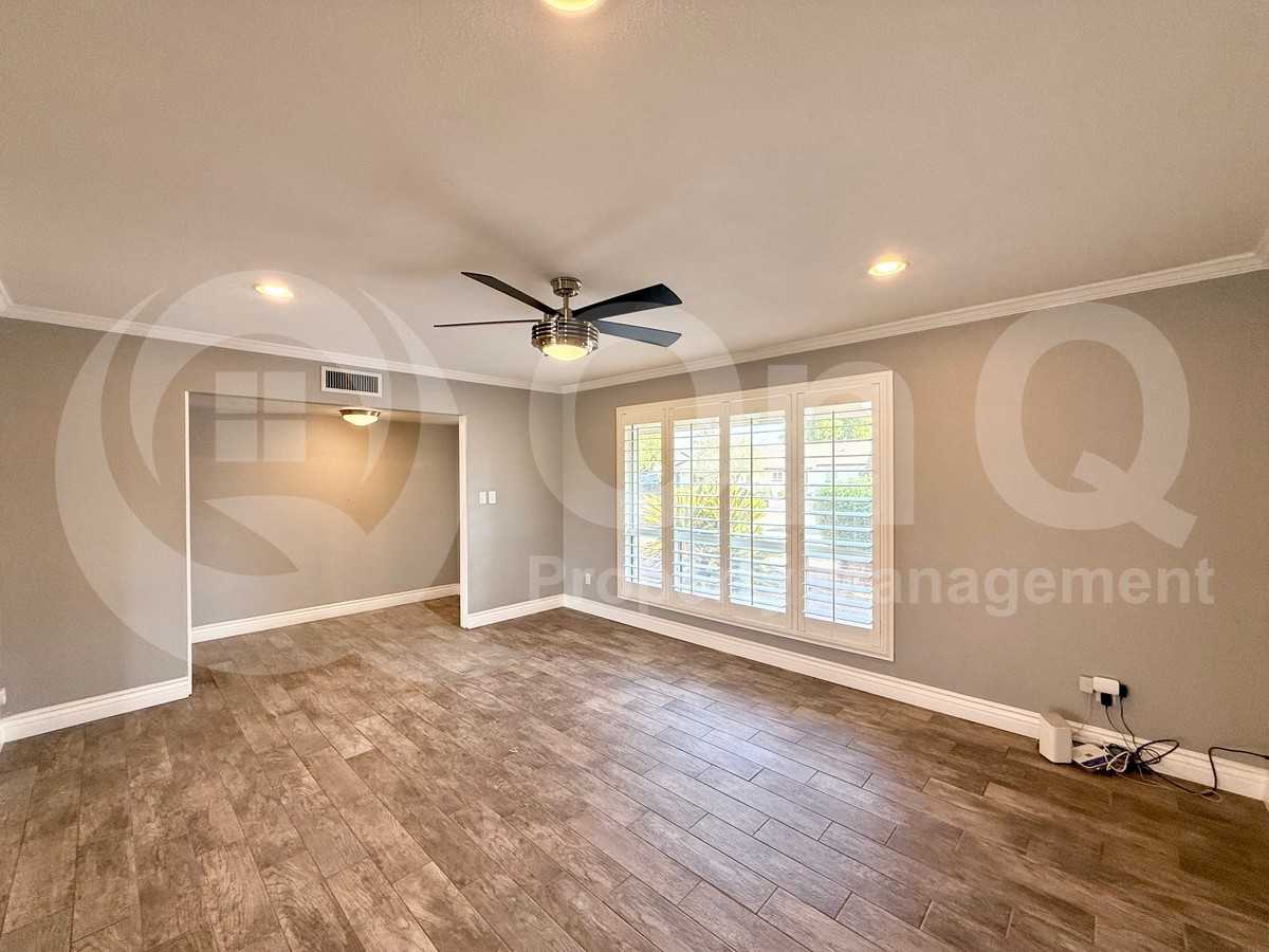 8432 E Holly St - Photo 5 of 20