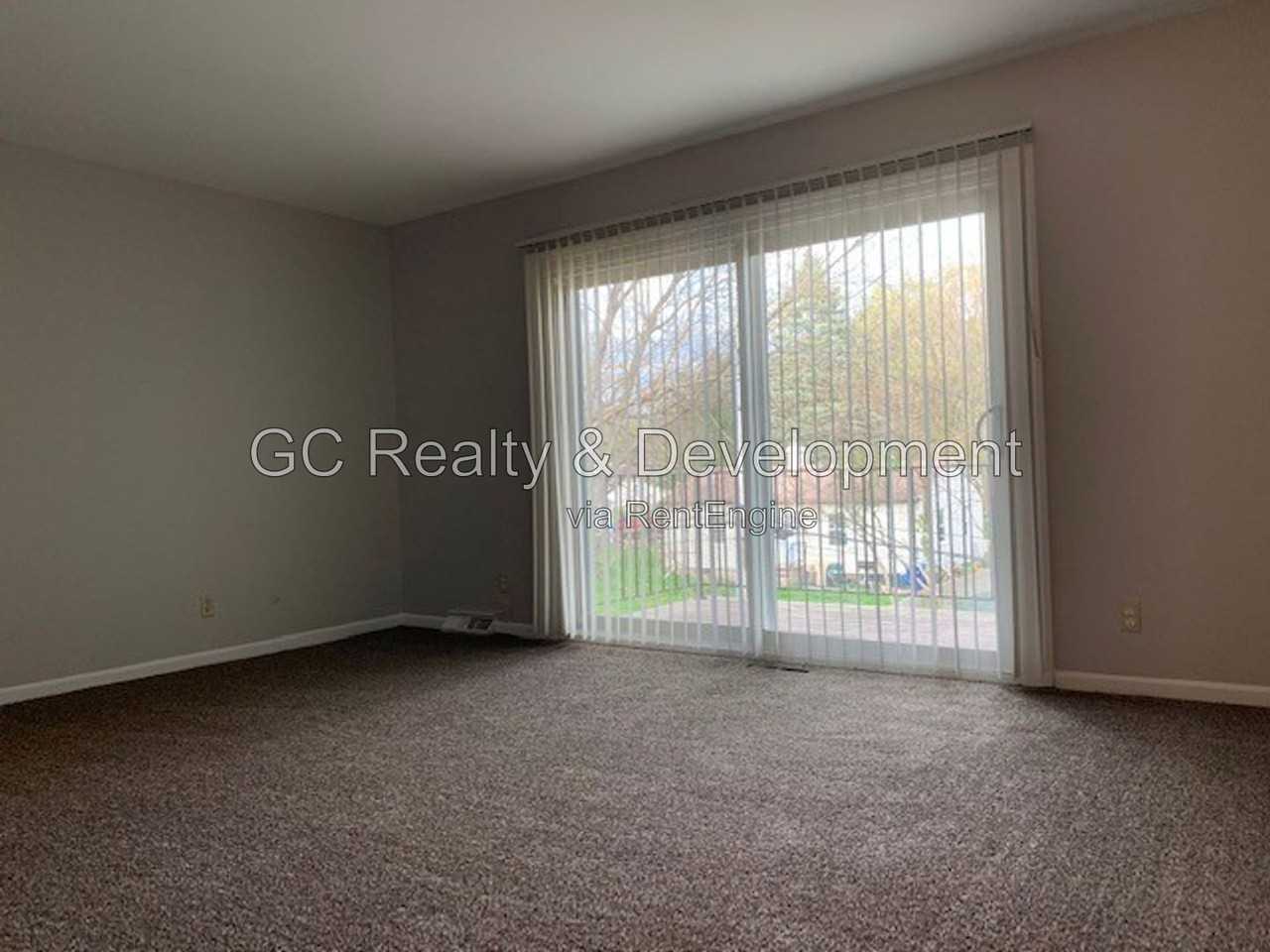 9 Simpson St #G - Photo 2 of 15