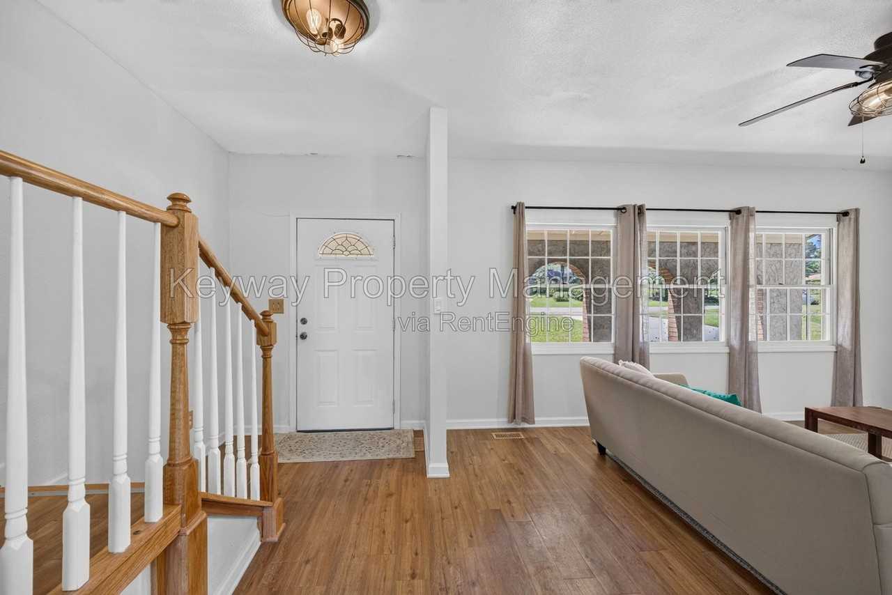2717 Dan St - Photo 4 of 50