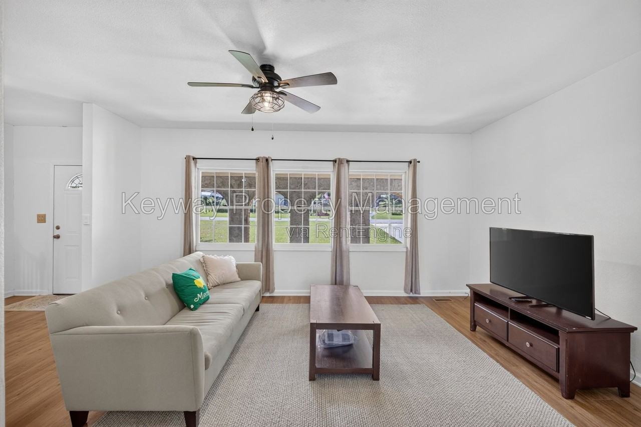 2717 Dan St - Photo 5 of 50