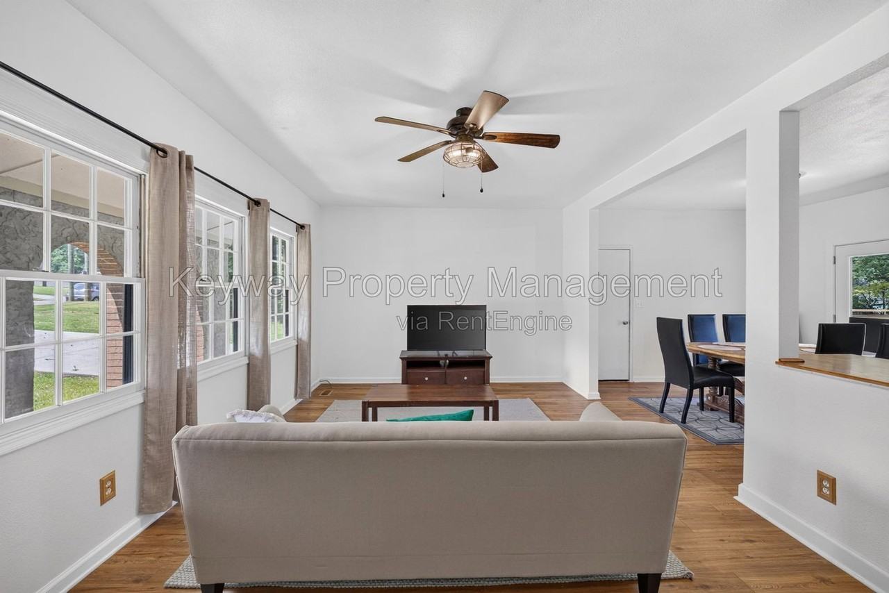 2717 Dan St - Photo 6 of 50